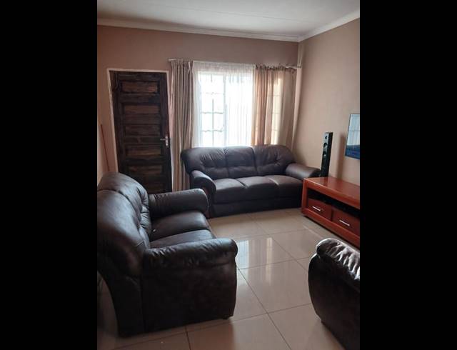 3 BEDROOM TOWNHOUSE FOR SALE IN MOHLAKENG